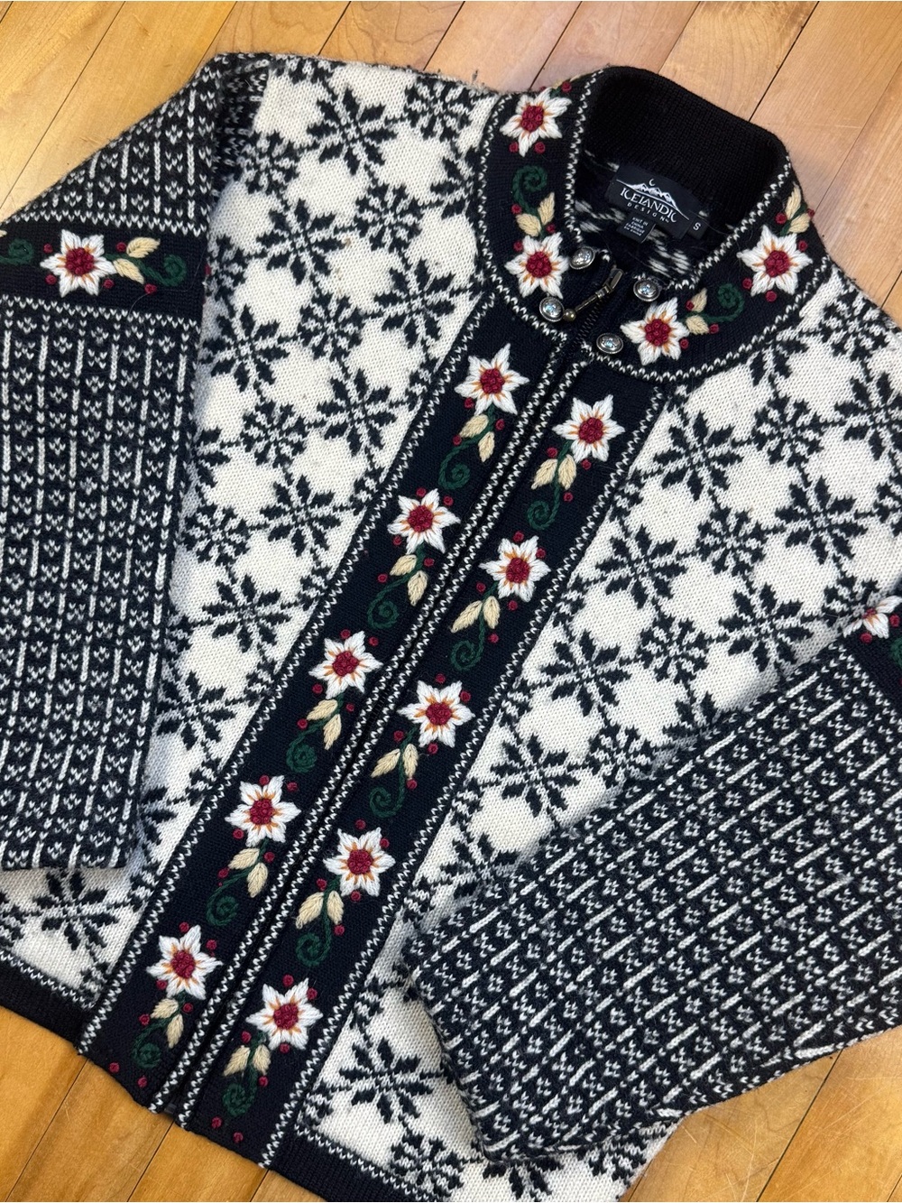 Icelandic Design Wool Cardigan Small Black Ivory Snowflake Floral Embroidered